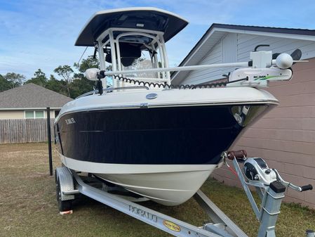 Robalo R222 Center Console image