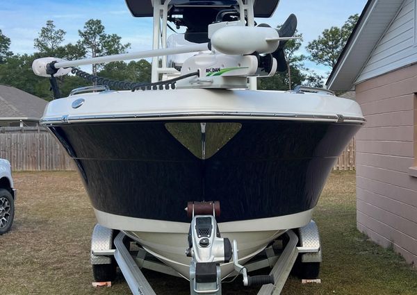 Robalo R222-CENTER-CONSOLE image