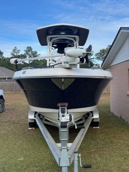 Robalo R222 Center Console image