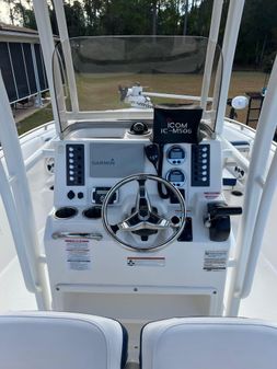 Robalo R222 Center Console image