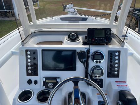 Robalo R222 Center Console image