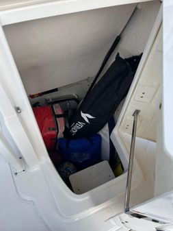 Robalo R222 Center Console image