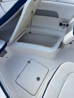 Robalo R222 Center Console image