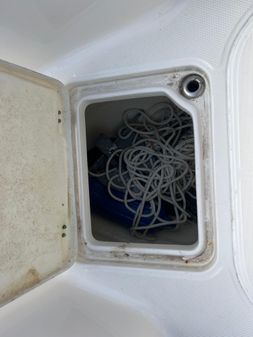 Robalo R222 Center Console image