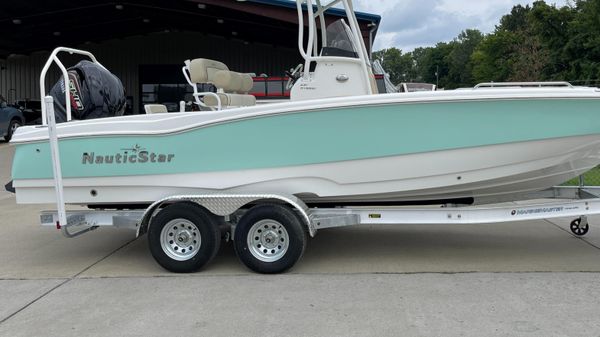 NauticStar 231 Hybrid