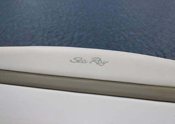 Sea Ray 320 Sundancer image