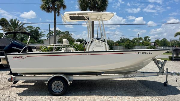 Boston Whaler 210 Montauk 