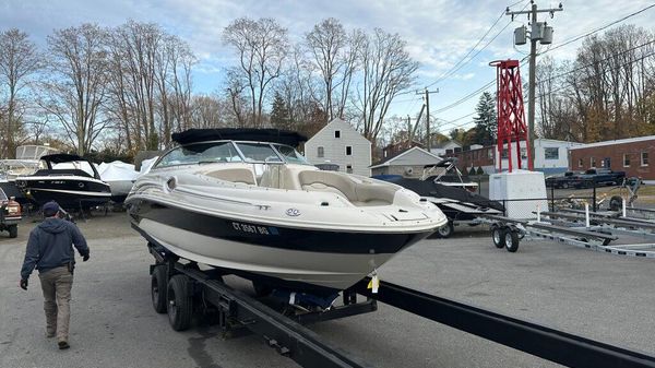 Sea Ray 240 Sundeck 