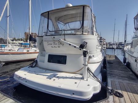 Cruisers Yachts 4450 Express Motoryacht image