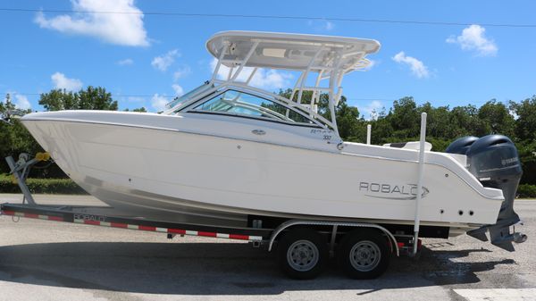 Robalo R247