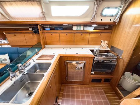 Jeanneau Sun Odyssey 43 image