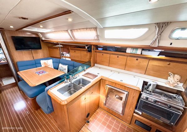 Jeanneau Sun Odyssey 43 image