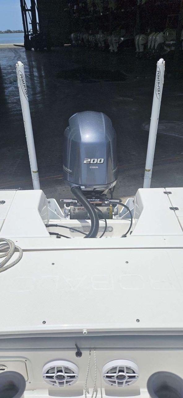 2022 Robalo 226 cayman