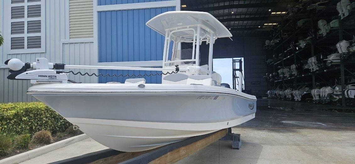 2022 Robalo 226 cayman