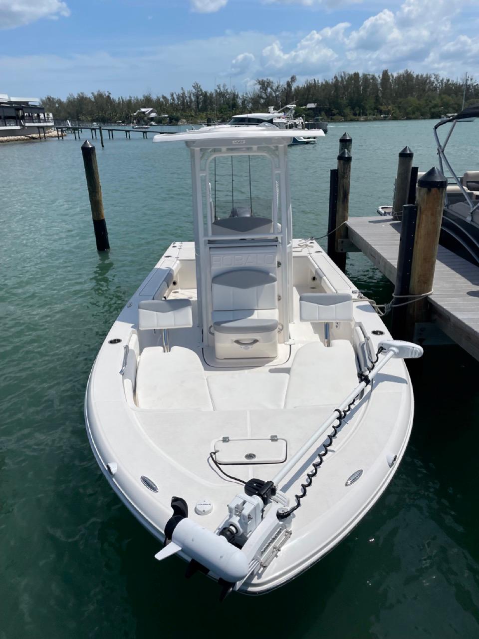 2022 Robalo 226 cayman