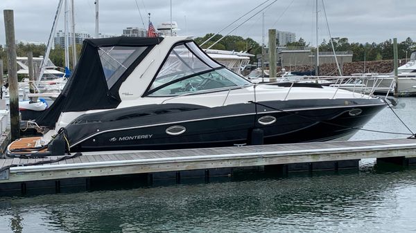 Monterey 320 Sport Yacht 