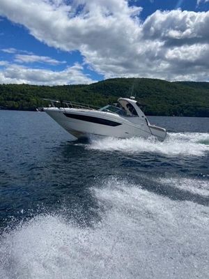 Sea Ray 330 Sundancer - main image