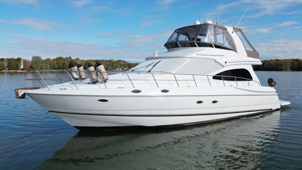 Cruisers Yachts 5000 Sedan Sport
