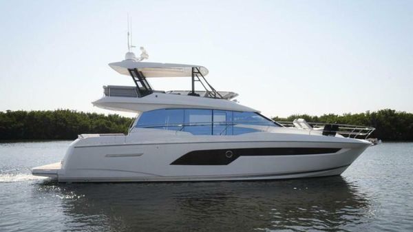 Prestige 520 Flybridge 