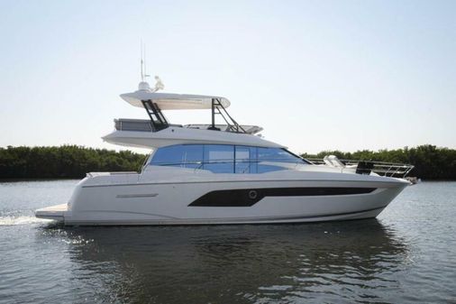 Prestige 520 Flybridge image