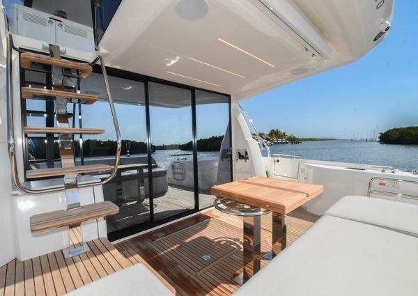 Prestige 520 Flybridge image