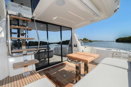 Prestige 520 Flybridge image