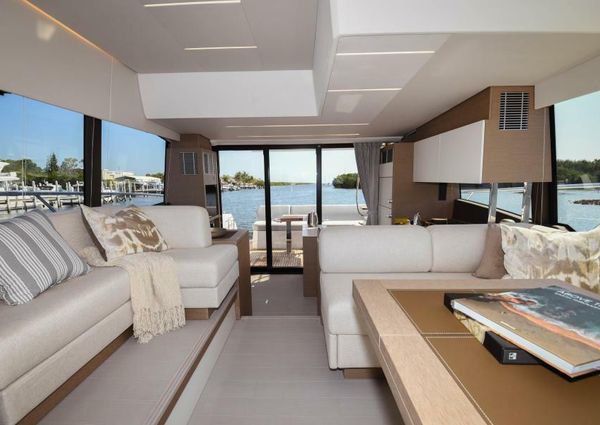 Prestige 520 Flybridge image