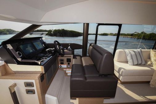 Prestige 520 Flybridge image