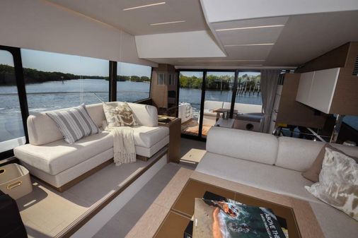 Prestige 520 Flybridge image