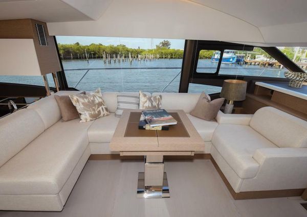 Prestige 520 Flybridge image