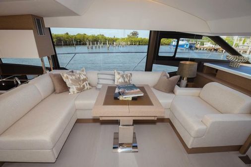 Prestige 520 Flybridge image