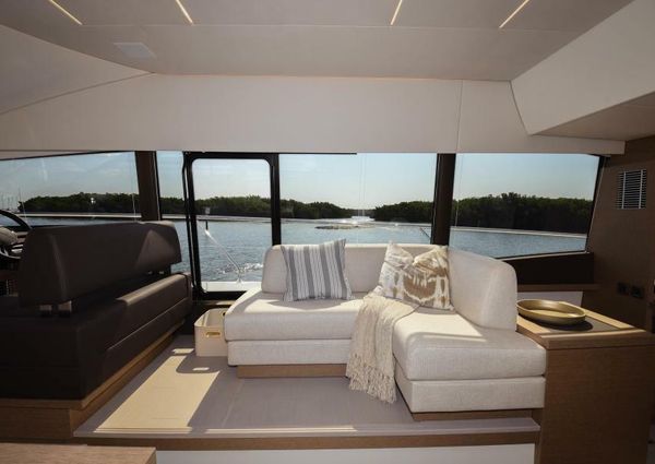 Prestige 520 Flybridge image