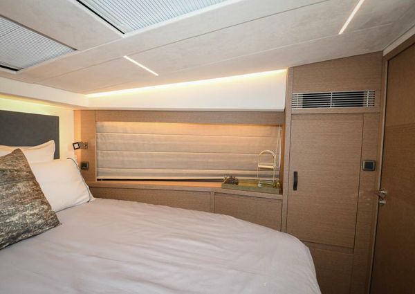 Prestige 520 Flybridge image