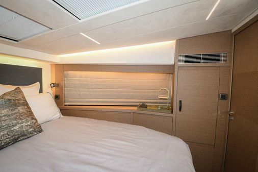 Prestige 520 Flybridge image