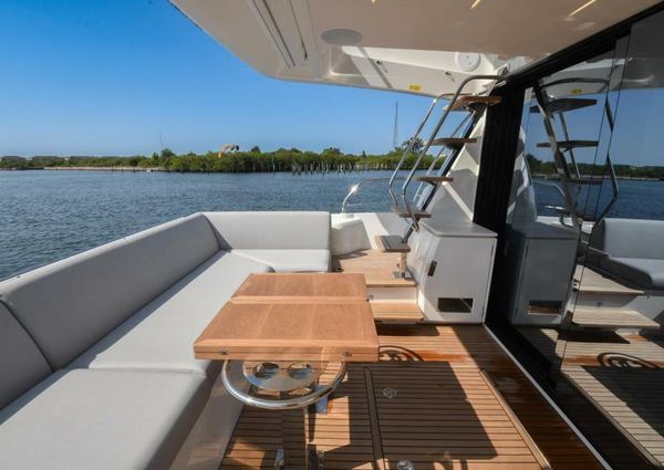 Prestige 520 Flybridge image