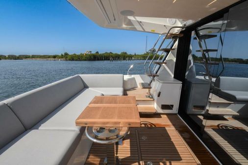 Prestige 520 Flybridge image