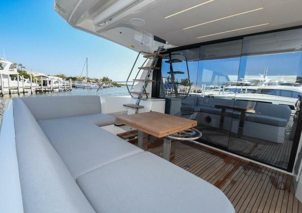 Prestige 520 Flybridge image