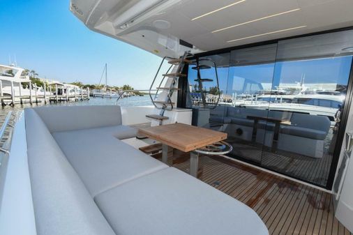 Prestige 520 Flybridge image