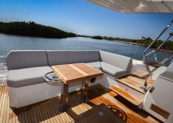 Prestige 520 Flybridge image