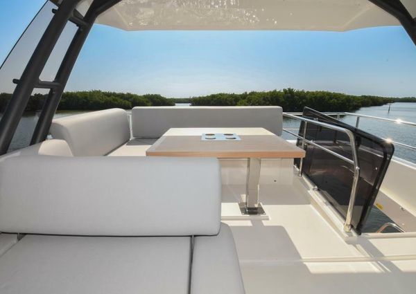 Prestige 520 Flybridge image