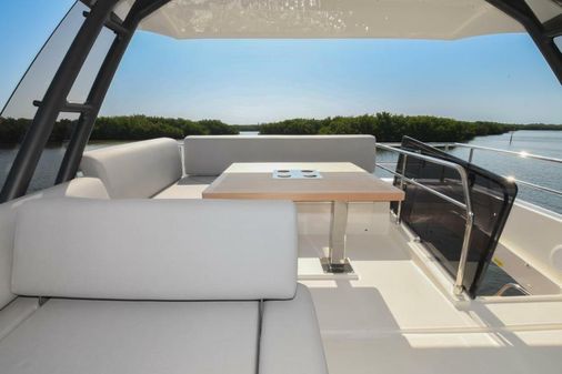 Prestige 520 Flybridge image