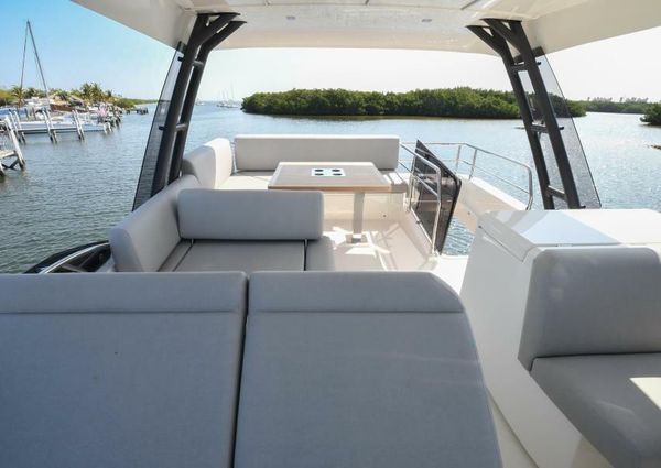 Prestige 520 Flybridge image