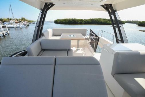 Prestige 520 Flybridge image