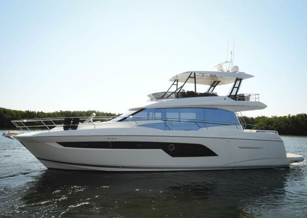 Prestige 520 Flybridge image