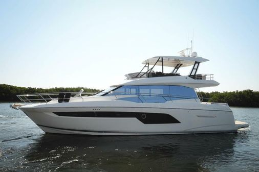 Prestige 520 Flybridge image