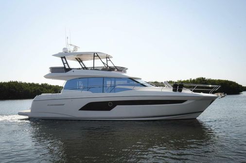 Prestige 520 Flybridge image