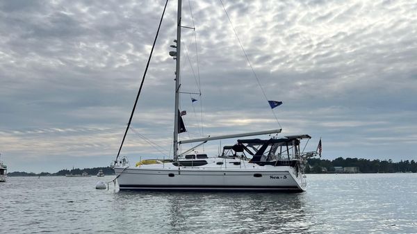 Hunter 45 Deck Salon