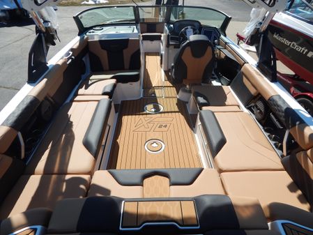MasterCraft XT24 image