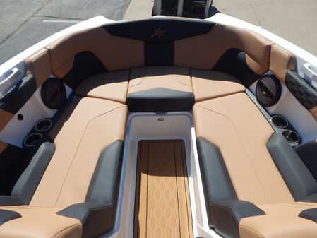 MasterCraft XT24 image