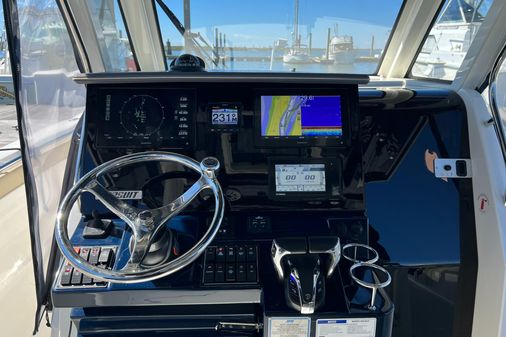 Pursuit S 328 Sport image